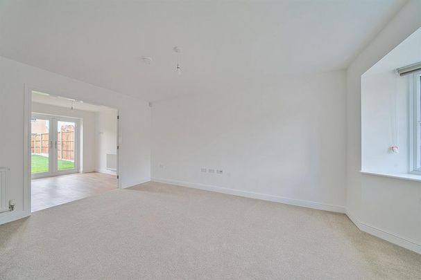 4 bedroom detached house to rent - Photo 1