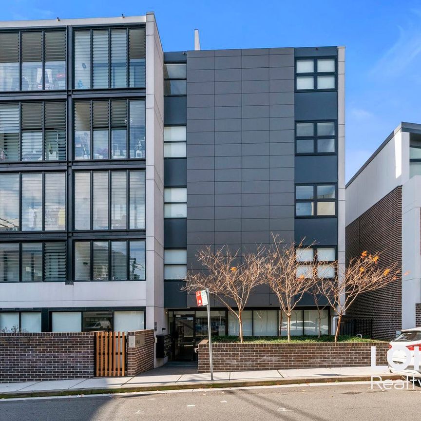 Cozy Apartment Next To University - Photo 1