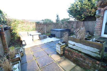 4 bedroom detached house to rent - Photo 3