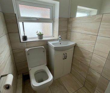 4 bedroom end of terrace house to rent - Photo 1