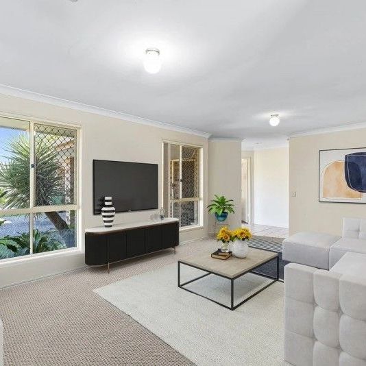 Spacious 4-Bedroom Family Home in Prime Parkwood Location - Photo 1