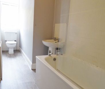 2 Bed Flat - Photo 6