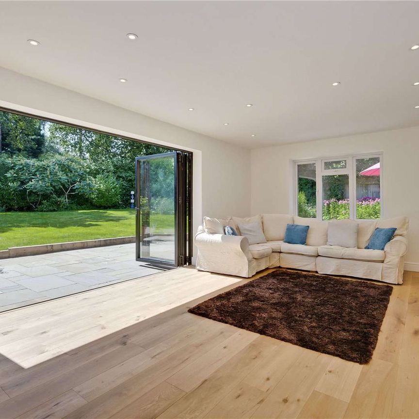 A recently refurbished detached home in a fantastic location. - Photo 1