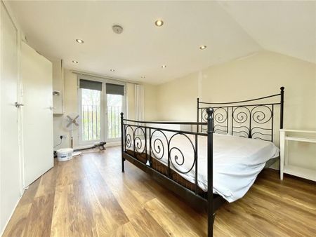Studio to rent - Photo 2