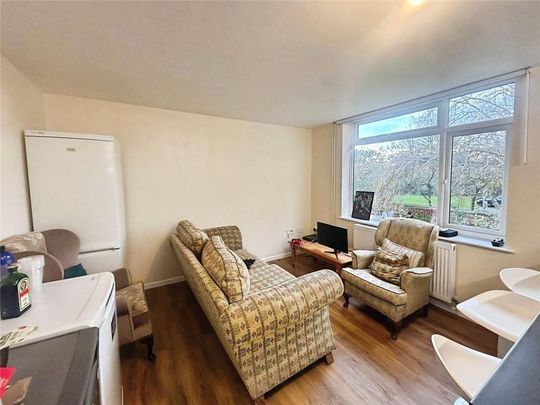 5 bedroom flat to rent - Photo 1