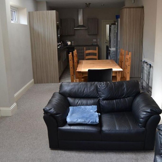 5 bedroom house to rent - Photo 1