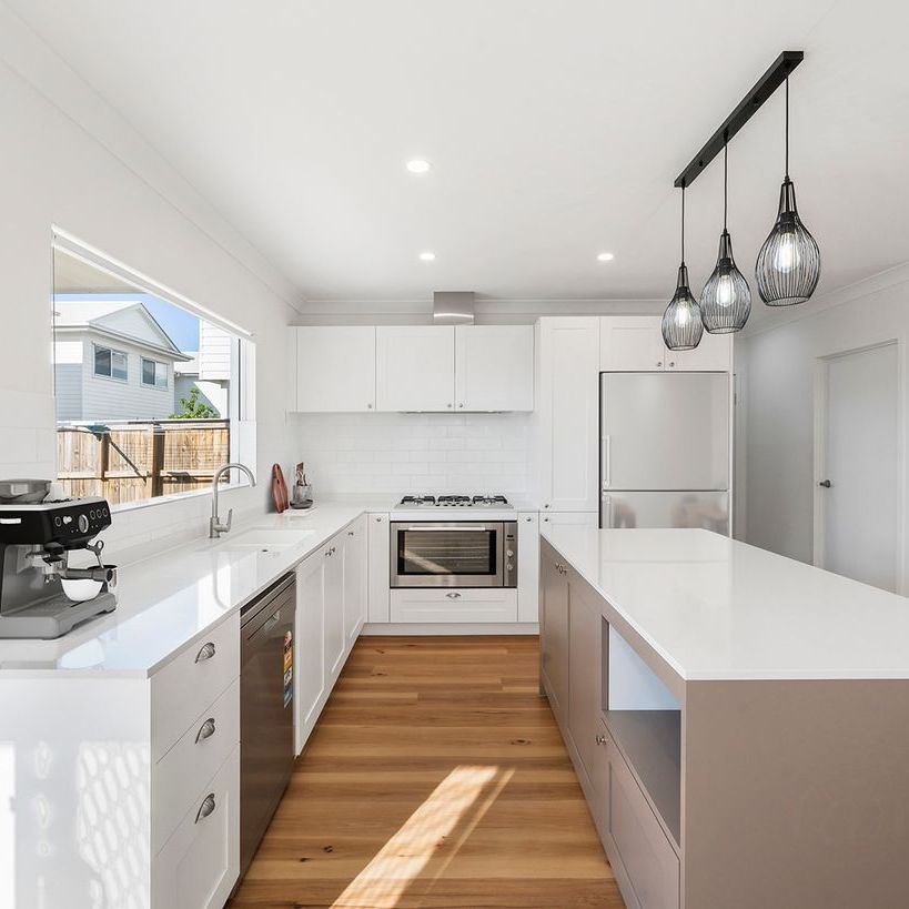 One of the bests - rent capped, long lease terms, free rent period - Photo 1