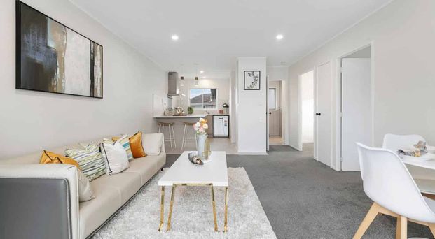 Renovated Brick & Tile 2BR Home in Bucklands Beach - Photo 1