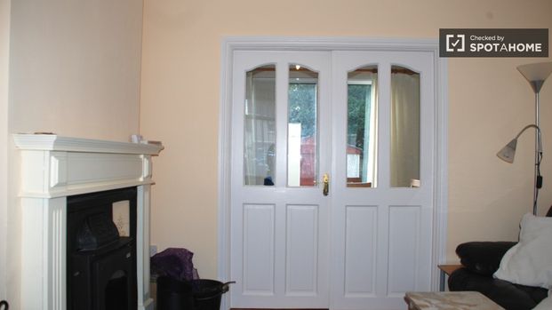 Wonderful room in shared apartment in Dun Laoghaire, Dublin - Photo 1