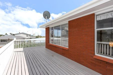 Retro Seaside Home - Papamoa - Photo 3