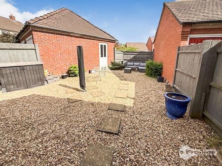 3 bedroom semi-detached house to rent - Photo 5