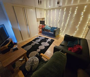 7 Bed - 8 Norwood Terrace, Headingley, Leeds - LS6 1EA - Student - Photo 5