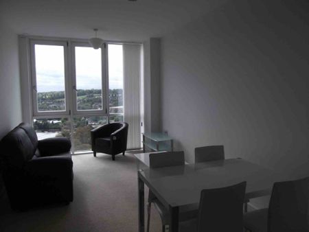 1 bed Apartment for rent - Photo 2