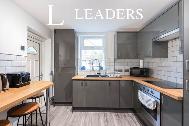 4 bedroom house to rent Clough Road, S1 - Photo 1