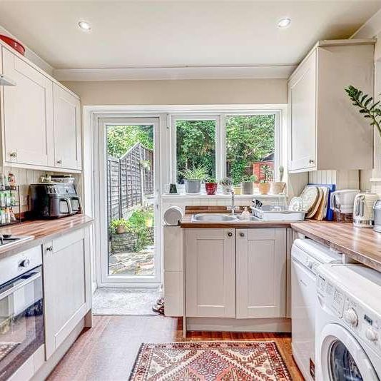 Hullbridge Road, Rayleigh, SS6 - Photo 1