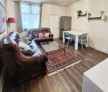 4 bedroom end of terrace house to rent - Photo 2