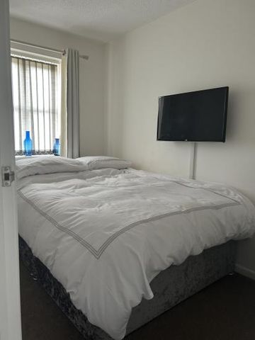 2 bedroom house to share by Birmingham Airport - Photo 4