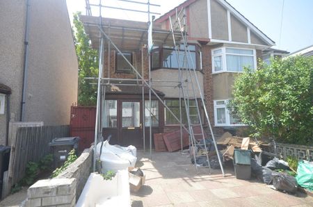 3 bedroom semi-detached house to rent - Photo 2