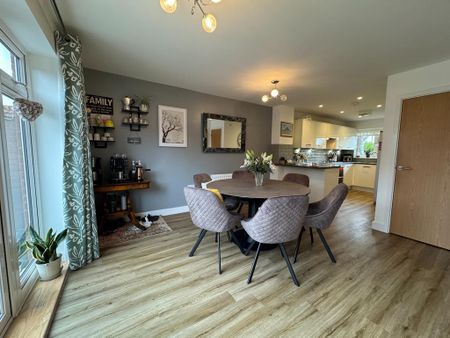 4 bedroom townhouse to rent - Photo 3