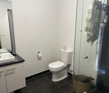 COMFORTABLE FAMILY HOME - Photo 6