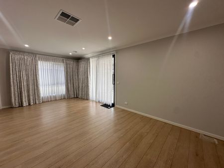 Perfect Single Story To Call Home **APPLY FOR THIS PROPERTY NOW** - Photo 3