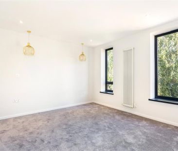 4 bedroom semi-detached house to rent - Photo 6