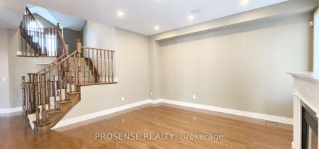 Detached Home For Lease | X8137270 - Photo 4