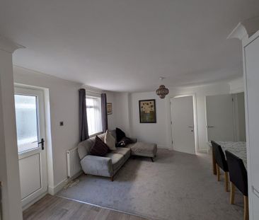 3 bedroom bungalow to rent - Photo 1