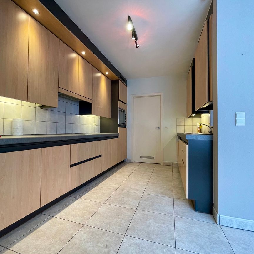 Zeer ruim appartement in centrum Aalst - Photo 1