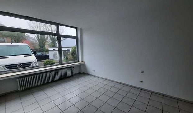 Schnäppchen: komplett renovierte Wohnung im Zentrum von Eilendorf - Photo 1