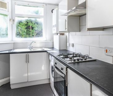 3 bedroom flat to rent - Photo 5