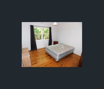 FURNISHED 3 BEDROOM HOME - Photo 2