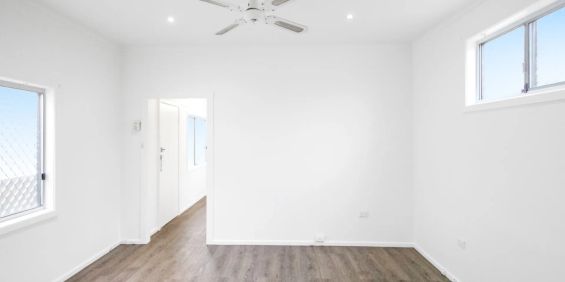 Cozy 2 Bedroom Home in Prime Location - Photo 3