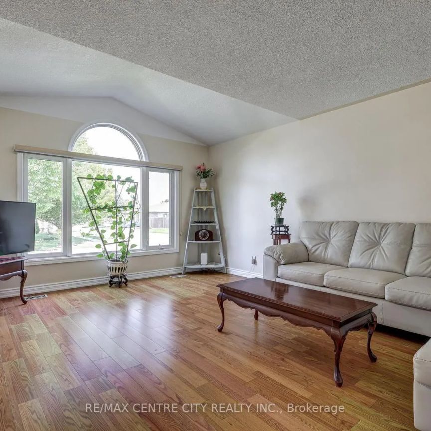 26 SIFTON DRIVE - Photo 1