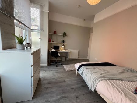 7 Bed End Terrace, Nicander Road, L18 - Photo 3