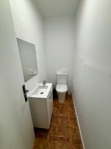 Avenida de Gaspar Aguilar, Valencia, Valencian Community 46017 - Photo 3