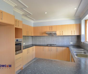 This great Value Designer Duplex situated in a quiet street is so c... - Photo 3