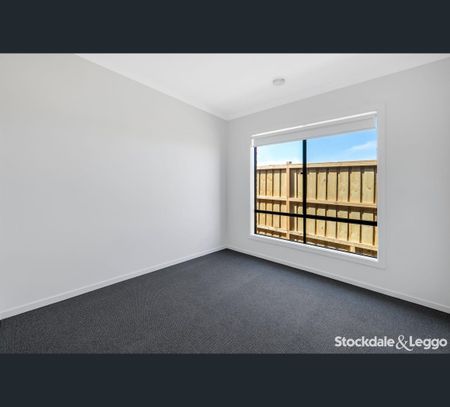 11 Aldgate Street, Fraser Rise, Vic 3336 - Photo 2