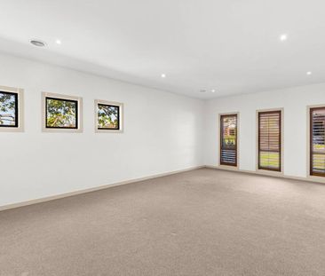 Large Family Home - Two Living Areas! - Photo 1