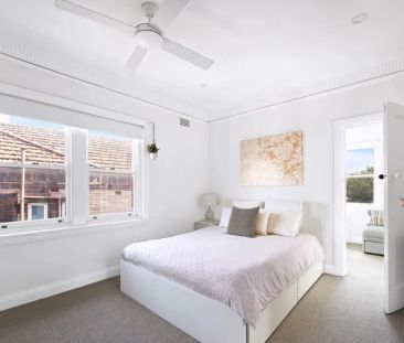 Art Deco Character and Contemporary Style in a Boutique Block of Seven - Photo 5