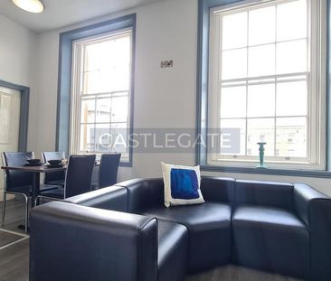 1 bedroom in a flat share to rent - Photo 1