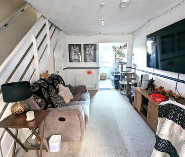 2 bedroom terraced house to rent - Photo 4