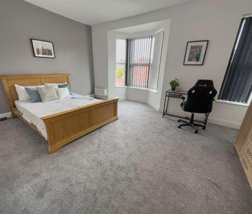 Sheil Road, L6 - Photo 3
