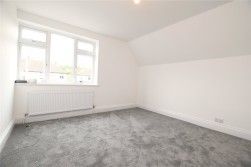 3 Bed Property To Rent - Photo 4