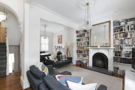 Oversized 3 bed Victorian classic with rear-lane access - Photo 2