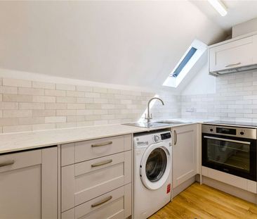 Rarely available one bedroom flat situated on a private estate - Photo 5
