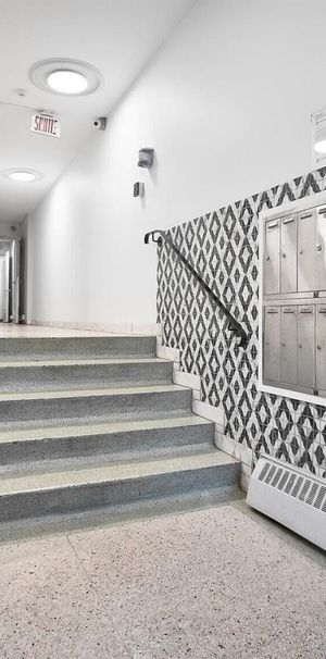 0 Bedroom 1 Bathroom - 2415 Avenue Madison, Montréal - Photo 1