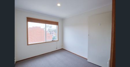Beautiful 3 bedroom townhouse 5km from CBD - Photo 4