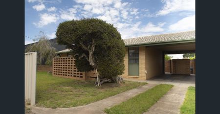 NEAT& TIDY 3-BEDROOM BEACH SIDE UNIT – Comfort, Convenience & Coastal Living! - Photo 4