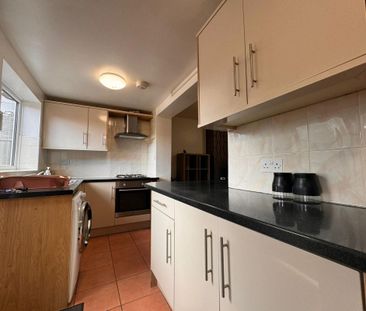 3 Garendon Road - Great Location and additional parking at the rear... - Photo 4